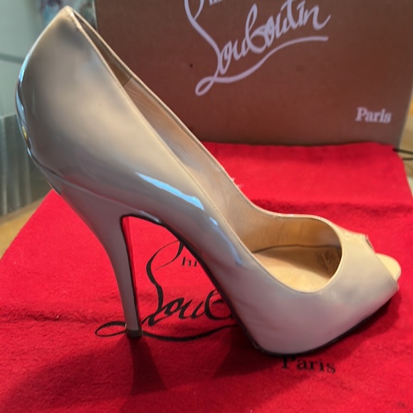 Christian Louboutin size 39 or 8-1/2 node patent calf heels - Picture 9 of 16